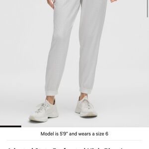 Brand New Lululemon Adapted State Perforated High-Rise Jogger size 6 white